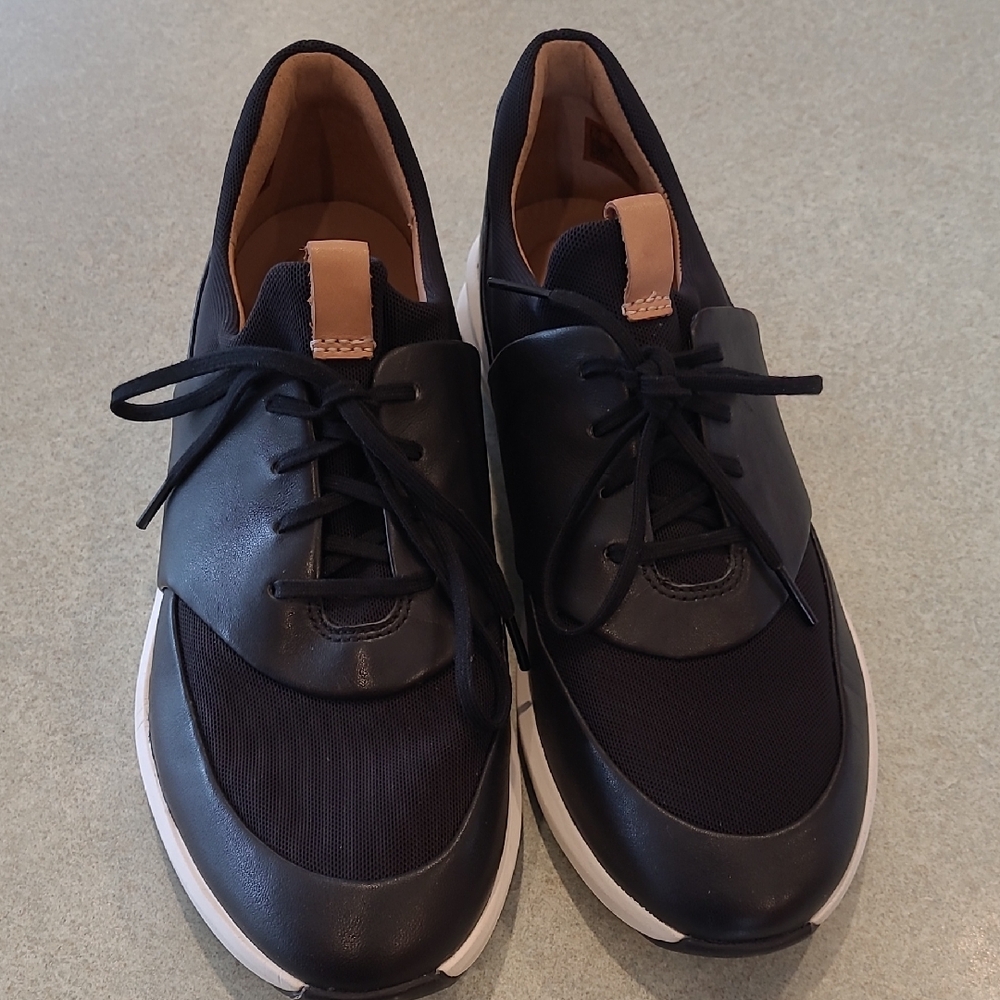 Clarks Unstructured Size 10 Leather And Fabric Sneakers Like New